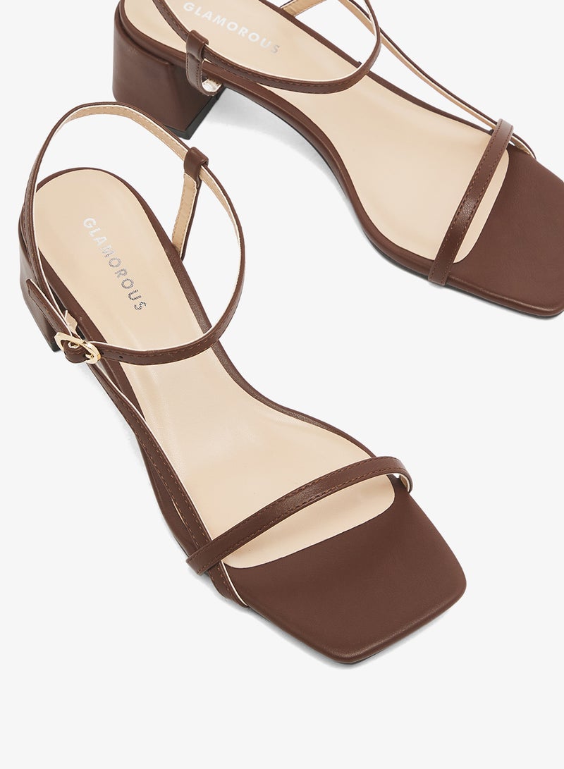 جلاموروس صنادل بكعب عريض منخفض بحزام للكاحل - Image 4